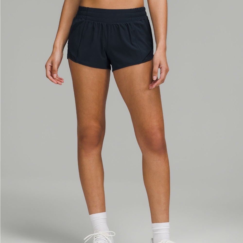 Lululemon Hotty Hot Low-Rise Lined
Short 2.5"